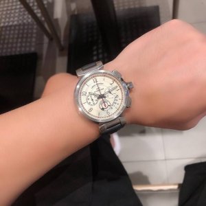 Lv Lv 路易威登Tambour Evolution 计时码表款式特点：显粗犷、阳刚机芯：进口跑秒石英机芯尺寸：43Mm 厚度：16Mm这款计时码表特别精心设