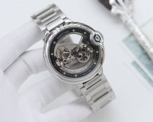 金白同价，皮 ，钢 品牌：卡地亚-Cartier 类型：男士腕表 壳套：顶级版316精钢l 表带：进口小牛皮表带 机芯：全自动进口机械机芯 镜面：矿物质防刮镜面