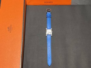 金 钻50 最新上市heure H腕表 H皮带logo标志表壳尺寸 中号 小号 不锈钢表壳 羽毛 镶钻 中号26X26毫米 小号21X21毫米 镶嵌112颗钻石