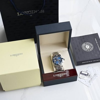 浪琴-Longines，康卡斯潜水系列男士腕表，浪琴中的水鬼，防水达300米，表径41Mm，采用自动机械机芯型号 非市面上什么仿机2824 后盖原装壳套、简约时