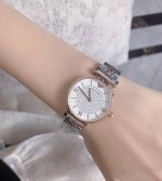 阿玛尼家的白月光 白月光、满天星手表真的是火出圈了 精致的表盘、经典的配色，男款也是相当霸总。#手表女推荐 #阿玛尼#阿玛尼手表满天星 #情侣手表 #实现手表自