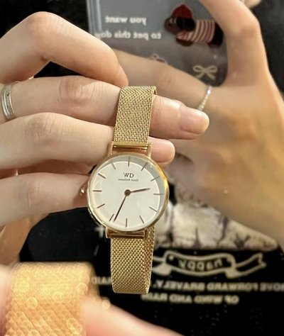 原单Dw全新推出简约时尚手表，表盘充满现代感，结合经典Classic简洁精致的设计造型，腕间时尚的再定义 尺寸40Mm 36Mm 32Mm