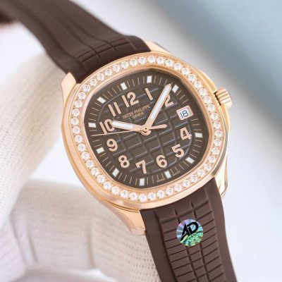 玫钻+50 Gr工厂P 百达翡丽 石英手雷 38Mm Aquanaut Luce,意大利语“光”，经过重新演绎的现代休闲时尚风格的造型，采用抛光和拉砂Cnc雕刻