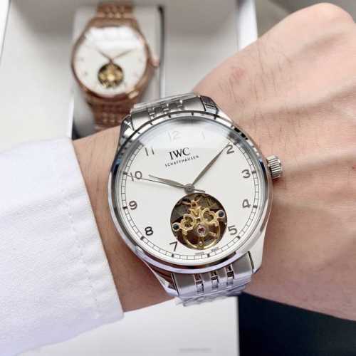 白 金 简洁设计 绅士风范 万国-Iwc 男士腕表 全自动机械机芯 矿物强化玻璃 316L精钢表壳 精钢表带 商务休闲 优雅大气 尺寸：直径42Mm 厚度12M