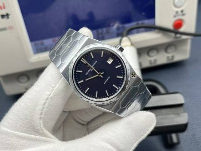 V9 Factory2025墙裂推荐 市场最高版本 最新款式复古且时髦 深受众多明星追捧 江诗.丹顿重新重磅推出历史名作系列标志性豪华运动型腕表以纪念品牌成立2
