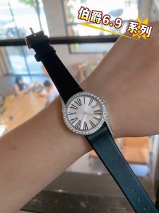 白钻 金钻 Limelight Gala腕表尺寸32Mm运用一流的壳套打磨工艺，诠释优雅气质。.采用定制版瑞士石英机芯，续航给力，走时稳健。镶饰60颗明亮式切割