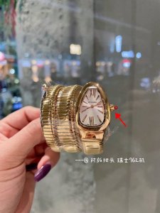 白 金 钻20 Bvlgari 宝格丽 升级版本，采用进口瑞士机芯，表壳表带精钢材质，表把头升级与原版颜色形状完全吻合。完美复刻蛇形经典，精致细腻的做工白富美专