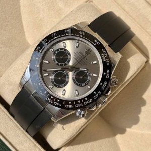 支持香港、美国直邮 硬货!你们期待已久的劳力士迪通拿来啦!市面版本众多,差甚远,请仔细分辨比对!宇宙计型迪通拿 Cosmogradaytona 于1963年诞生 支持香港、美国直邮 硬货!你们期待已久的劳力士迪通拿来啦!市面版本众多,差甚远,请仔细分辨比对!宇宙计型迪通拿 Cosmogradaytona 于1963年诞生