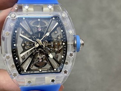 Rm Factory重现理查德米勒的非凡运动品质 实现材料创新与钟表架构层面的融合，推出一代传奇Rm12-01陀飞轮蓝宝石透明版 表壳 通过蓝宝石水晶结合打造全