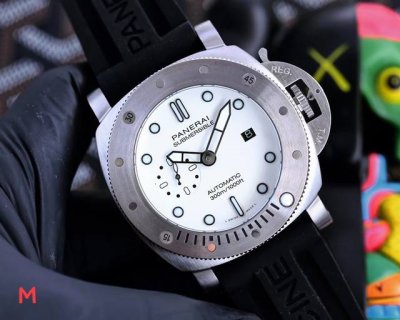 白壳 玫壳700 沛纳海 Panerai 弧型镀膜玻璃 44Mm*16Mm 头层牛皮表带搭配原装针扣 全自动机械 一款来自硬汉的手表