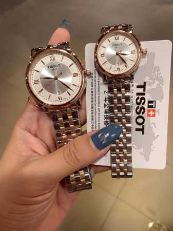白 金 天梭tissot 全新卡森臻我系列情侣对表隆重登场 臻我 寓意每时每刻做真实的自己。每一种身份，皆是兴之所至。每一年真我，都独具魅力。佩戴卡森臻我系列腕 - 点击图像关闭