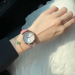 460Omega 欧米茄花女神必配，手表采用双卜蓝宝石玻璃 配置精准进口机芯 完美35Mm 厚13Mm尺寸 316实心精钢 钻钻细心入镶 撩动心弦一遍一遍，恰似
