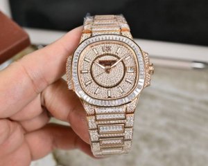 新款首推Gr重金打造经典时计 百达翡丽7021女士鹦鹉螺 满钻T砖双拼限量款 少量到货，限量供应 全身采用八心八箭天然奥宝水钻 赠送价值370旅行便捷定制手表表