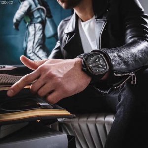 750Sevenfriday M3/01！来吧小伙伴们！支持第三方Nfc防伪！七个星期五的天才设计师以宇宙飞船为灵感，设计出一个全新的飞船发射装置的作品，喷砂和