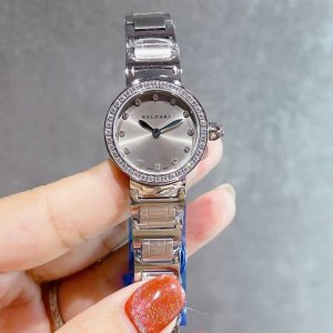 白壳 玫金 钻20 宝格丽迷你号！ Bvlgari 宝格丽 Bvlgari系列 经典又不失时尚气息女表，进口石英，,精钢不绣钢材质 细节做工非常不错，小号尺寸：