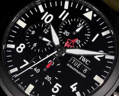 匠心合一 Tws新品 Iwc新款喷火机战计时腕表震撼来袭！驰骋高空 分秒必“真” 必属精品！ 精细彩节 1.沿袭万国表传的统技艺，采用层双浅蓝色防眩晕镀膜。 2