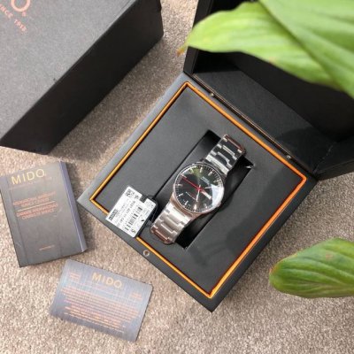 美度高端指挥官系列，原厂货 自动机械男表，搭载原装瑞士Eta-2836机芯，40Mm表径，蓝宝石玻璃，50M防水，大气设计渗透着美度一如既往的豁达与自信，原装保