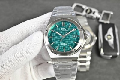 Iwc万国工程师系列腕表，没有任何特殊功能，仅三针和日期显示，毫不遮掩、淋漓尽致地展现工程师系列的奢华运动气息 机芯 Bls出品仍然秉承高性价比，低廉实惠的原则