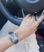 两年前买的卡地亚山度士～越看越喜欢 买的时候感觉就那么回事，也没怎么带，现在时间久了反而觉得越看越好看～#女士手表 #卡地亚 #山度士