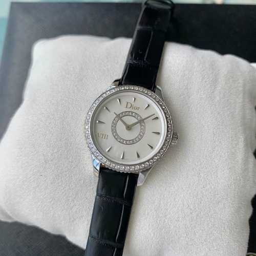 Dior 迪奥 Cd151110A001 女士镶钻贝母盘时装腕表 Dior Viii Montaigne迪奥 瑞士石英 表径：33Mm 蓝宝石镜面 小牛皮真皮表