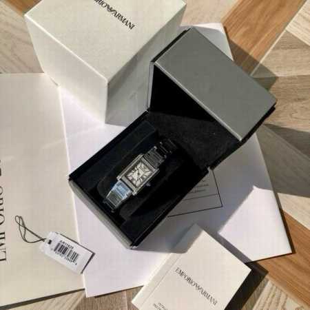 新款到！原厂阿玛尼Armani石英女式腕表，Ar11625，全新复古小方表系列，纤薄罗马表盘闪耀着莹润贝母光泽，宛如星光缠绕腕间，举手投足间展露灵动知性魅力，搭 - 点击图像关闭