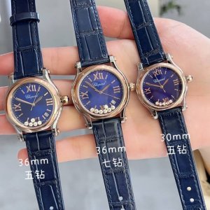 快乐钻Happy Diamonds 作为萧邦最门热最畅销的系列一以直细腻的手法诠释萧邦志标性灵动钻的石概念，此系列作柔品美而时尚，新款快乐钻的口圈弧形线条设计