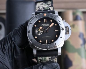 白壳 黑壳900 V7沛纳海 深爱再出新面 实力“好工艺”“好品质”自然“好口碑” 有一种般“沛”叫绝对般沛 敢爱敢当 ，沛纳海 尽显男人魅力 军人挚爱手表 个
