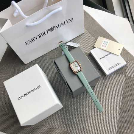 配原装包装，支持香港，美国物流 Armani 阿玛尼，Ar11302。官网最新款 两针小方形表盘 简单时尚，尺寸：24X27Mm， 天然贝母面带着天然水晶光芒四 - 点击图像关闭