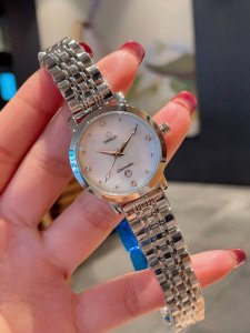玫瑰金+20钢带+20 陶瓷+40。Omega欧米茄 时尚女士石英腕表，女神范十足的一款手表，超强时尚设计理念，进口石英机芯，顶级镀膜玻璃镜面，多颜色进口小牛皮