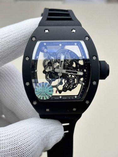 Bbr Rm055最新升级V4版本原装一体双发条盒一体机芯 品质更加稳定 福利好礼 赠送一条 布带 1表壳 采用与原版一致白色陶瓷表壳 表壳导角细节改小与完全一