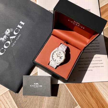 纯原单！Coach Greyson系列石英女式腕表，表径～36Mm，莹润舒适的新型陶瓷表带与表壳精致舒适，简约大气上档次！精致简约的风格是现代与经典的巧妙结合， - 点击图像关闭