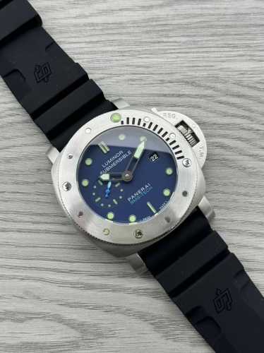 沛纳海--Panerai Pam 类型：男士顶级腕表 机芯：全自动机械机芯 表壳：316L精钢表壳 镜面：矿物强化玻璃 皮带：天然橡胶 尺寸：直径47Mm Sj