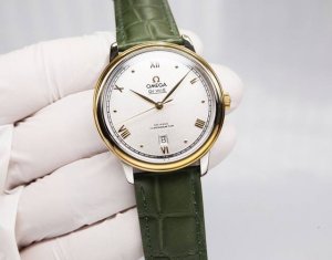 白皮 . 金20. 钢带30 欧米茄-碟飞系列-情侣对表！正品开模，字面与正品一致采用太阳纹，弧面时刻丁玻璃升级为高清拱型双卜蓝宝石玻璃 显示更清晰，防刮花 钢
