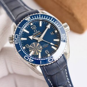 tvs欧米茄 海洋宇宙 米潜水表 搭载独家唯一对版 Cal.8900机芯，实现快调时针调日历， 双T避震器黑摆轮。完美尺寸～43.5Mm 钢带沉稳大气，分离装非
