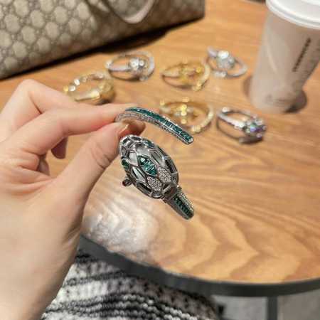 金白同价 宝格丽-Bvlgari，最新款 Serpenti Misteriosi蛇形手镯腕表 进口石英机芯 手围18Cm以内可以佩戴 其采用的环绕式表链和蛇头造 - 点击图像关闭