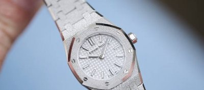 台湾厂Mini小霜金｜梦中情表 简直是叠戴的神啊 绝美的爱彼Mini皇家橡树霜金，看到第一眼就挪不动了小小表盘超级适合女生叠戴手链 #爱彼67630 台湾厂对版