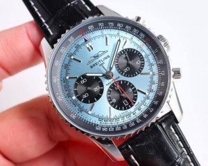 统一价 百年灵全新航空计时腕表 Navitimer 问世70周年 百年灵以大胆色彩焕新演绎经典腕表 尺寸43Mm 迭代款无疑是地道的航空计时腕表 带有环形飞行滑