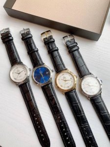 白皮 钢带20 金20 品牌:欧米茄 系列:经典蝶飞系列 介绍:官方同步 简约大方 商务风范魅力 款式:经典男款 时尚百搭 立体Logo 材质:顶级进口316精