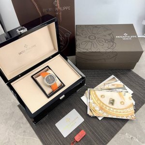 百达翡丽Pp 手雷系列 Aquanaut系列 Rb2 腕表型号：5968A-001 42.2毫米不锈钢表壳 计时指针、精确至四分之一秒的外缘轨道式刻度、60 分