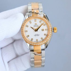 白钢 金 带钻加50 新款欧米茄海马女款，原装1比1，采用女款8520同轴机械机芯细节质量各方面更加完美，316精钢表壳表链，圆弧形双面防反光耐磨损蓝宝石水晶镜