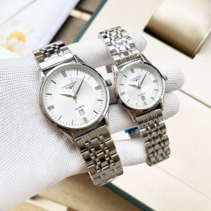 白 -金 钢带+20。 实物拍摄 品牌： 浪琴-Longines 类型：情侣对表 表壳：316精钢 做工优质 表带：进口小牛皮 316精钢 两种可选 机芯：进口