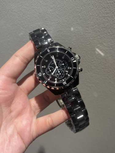香奈儿 Chanel # J12系列 # 6针Os机石英 表径：43Mm 34Mm 表扣：三重折叠原装扣 底盖：密底 表壳材质：陶瓷 表盘材质：陶瓷+316精钢