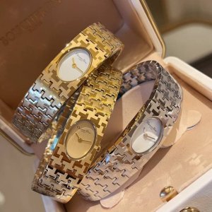 diro中古表。 高级感拉满 Vintage中古表带给我的惊喜 Dior千鸟格。Dior一直是优雅的代名词，但实在没想到中古表麦穗会这么好看。 没有很张扬，银色