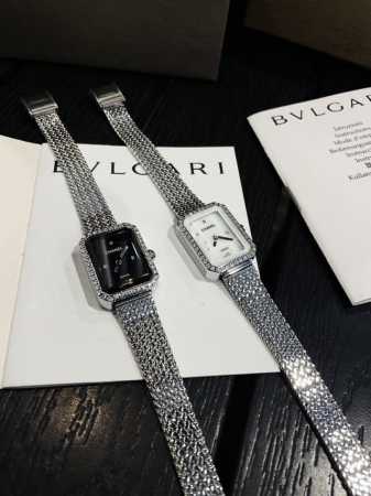 香奈儿PremièRe系列腕表 女款中古方糖，21*26Mm，矿物质玻璃，白贝母 黑搪瓷搭配钻时标， 特殊工艺切割钻石 镶嵌圈口表壳，新款钢网带扣，方便佩戴简单 - 点击图像关闭