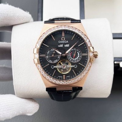 白 金 欧米茄-Omega火爆新品 搭载全自动机械机芯 316精钢表壳 简约时尚 优雅尊贵 矿物质强化玻璃镜面 真牛皮表带 商务休闲 精致型男首选 直径40Mm