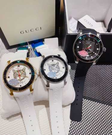 白 金 升级版原单品质 古驰 Gucci新款中性潜水表，40 Mm表径，以品牌标志性“猫”图案和夜光显示为表盘。应用不锈钢材质，经缎面拉丝润饰，并搭配与表盘配色 - 点击图像关闭