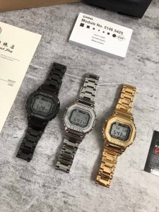 卡西欧 Gmw-B500035周年方带表 采用了极为用心的抛光和打磨 显得质感非常高级 经典的G-Shock壳形金属化之后 充满未来感和阳刚之气.配全套包装 卡