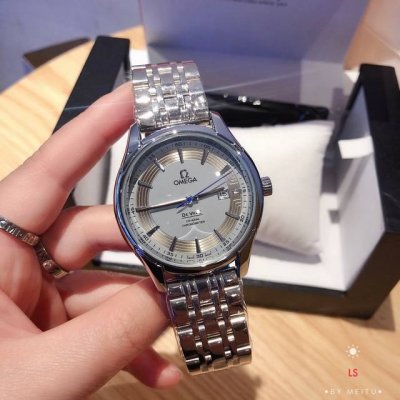 欧米茄 蝶飞经典爆款，实心钢带表带由路易士.勃兰特始创于1848年，实物拍摄，上手气质极佳