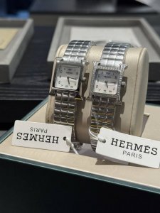 光 钻 小红书网红款 爱马仕 这块Heure H钢表 足足等了一年 那会看到就一眼爱上了 没想到一切都是缘分 这次竟真到货了 做工搭：配瑞士进口机芯 尺寸小号：