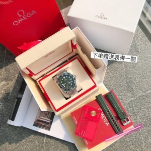 欧米茄海马系列 新款绿马 男士腕表！顶级版本 绝对值得入手一款好表！表盘尺寸42Mm 搭载独有的原版一致8800机械机芯。316精钢材质表壳 手表上下配备蓝宝石